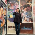 Manami Hashimoto Instagram – #漫画家イエナガの複雑社会を超定義  4月からは土曜日23時半からの放送ですよー😊NHK総合にて☺️
明日のテーマはスマートシティ！
私の衣装はスティーヴジョブズをイメージしてます🥰そしてメガネも実際ジョブズが使っていたブランドのものをスタイリストさんが用意してくださいました🤣
先週のファンダムの衣装もタグつけしておきます🎵

スマートシティの回
シャツ
@junokamoto_

パンツ
@comme_ca_official

メガネ
@globespecs_1998

イヤリング
@grossejapan

靴
@dianashoespress

ファンダムの回

ブラウス、ロンパース
@lounie_jp

靴
@kanematsu_official