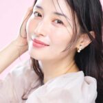 Manami Hashimoto Instagram – 美スト4月号　@be_story_official  発売されました🥰
イガリノブさんメイクです💓
コンシーラーやベースメイクで肌をキレイにみせるメイク特集です💄
カメラマン　@hironobumukoyama 
メイク　@igari_shinobu 
スタイリスト　@rie_319