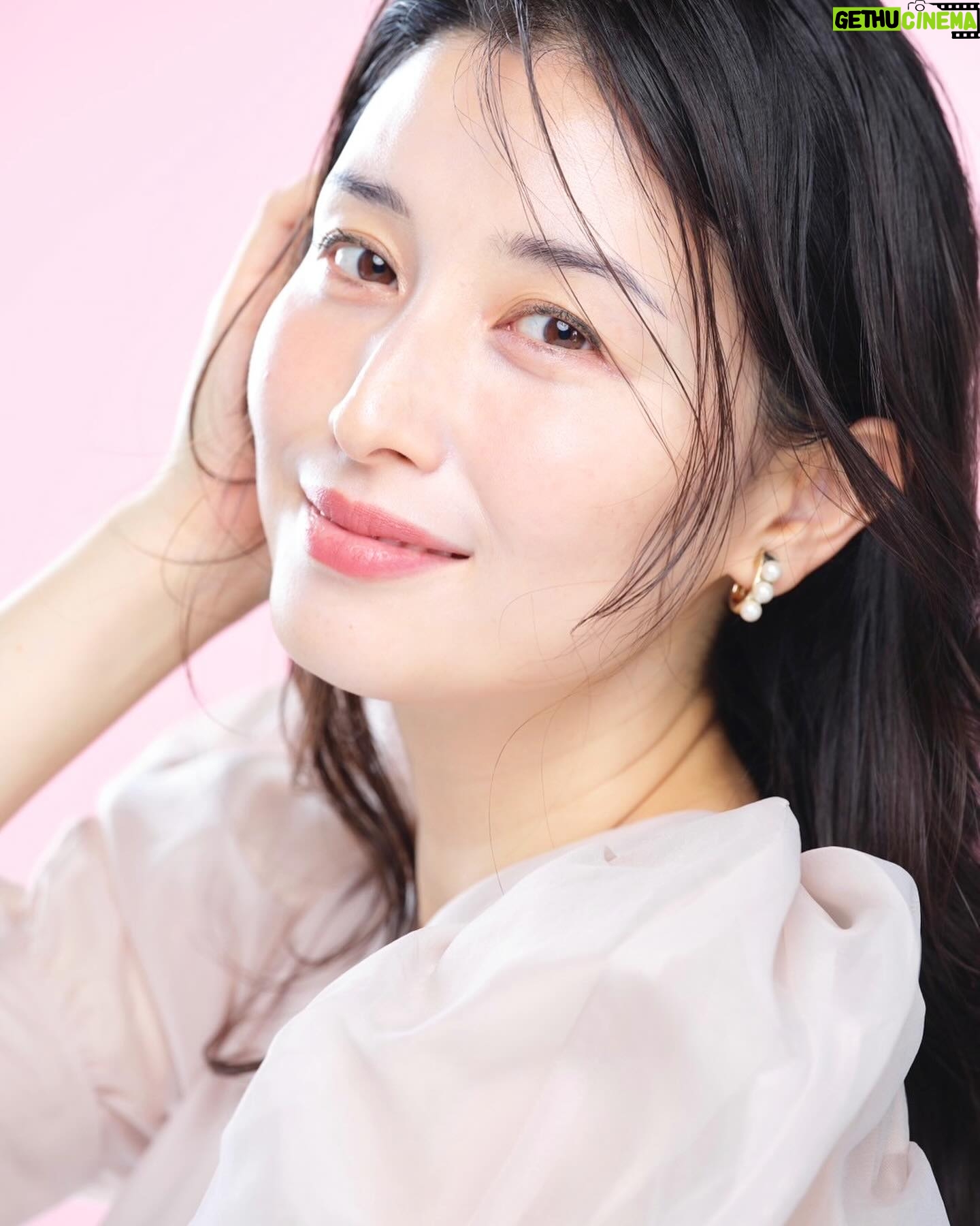 Manami Hashimoto - 6.1K Likes - 美スト4月号 @be_story_official 発売されました🥰
イガリノブさんメイクです💓
コンシーラーやベースメイクで肌をキレイにみせるメイク特集です💄
カメラマン @hironobumukoyama
メイク @igari_shinobu
スタイリスト @rie_319