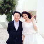 Manami Hashimoto Instagram - 今朝、篠山紀信さんが亡くなられたニュースを拝見しました。 まだ未熟な私に写真を撮られる楽しさ、作品を作るということの素晴らしさを教えてくれた方でした。いつも同じ目線に降りてきて会話をしてくださる篠山先生。撮影中はいつも今まで見たことのない私を引き出してくださいました。 写真集やDVDを作ってくださったり、コットンクラブで一緒にライブをさせていただいたり大切な思い出がたくさんです。 またいつか先生に撮っていただけるのを目標にしていましたが叶わなかったなぁ、、、 篠山先生ゆっくり休んでください。ご冥福をお祈りします。