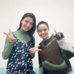 Manami Hashimoto Instagram - 新年早々、地震や事故のニュースに心痛めていました。亡くなられた方々のご冥福をお祈りします。まだまだ油断できない状況だと思いますが被害がさらに拡大しないこと、そして皆様のご無事を祈っています😣 今夜19時からフジテレビ　#ドレミファドン　🎵 ドラマ春になったらチームで参戦してきました。 ご覧ください！ 衣装 セットアップ @un3d_official シアニット @martinique_official イヤーカフ @mimi33_official リング @yoaa.official @higasiyamapr リング @vendomeaoyama_official シューズ @alm._official