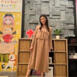 Manami Hashimoto Instagram - #漫画家イエナガの複雑社会を超定義 テーマ　#オートファジー の時の衣装😊 ワンピース、ジャケット、イヤリング @lanvin_en_bleu_womens 靴 @dianashoespress 紺色のワンピース ワンピース @panormo_official イヤリング @monamie79_official 靴 @himiko_shoes