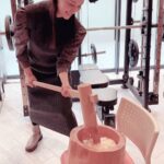 Manami Hashimoto Instagram - 大晦日は友人たちと餅つき😊 早く食べたくて餅はもちもちではなくて、米粒が残った餅米でした🤣でも楽しかったし美味しかったぁ！ 今年も皆様ありがとうございました💓来年もいい一年になりますように！良いお年をお迎えください🎵