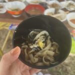 Manami Hashimoto Instagram – 今年もお誘いいただいて2回目の山梨県桃源郷💕田中農園さん。
満開の桃の花を見ながら栄養たっぷりとに育ったイワナをいただいて採れたての山菜や山椒の天ぷら、手打ちの手作りうどん、バーベキュー、美味しいものをたんまりいただきました😍😍お天気も良くサイコーすぎました(^ ^)とにかく癒された☺️