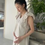 Manami Hashimoto Instagram – いつも応援して頂き有難うございます😊

私事ではございますが
この度第二子を妊娠いたしました🤰
既に安定期には入っており初夏頃に産まれてくる予定です。
第一子の時よりも胎動を激しく感じながら愛おしい毎日です。
今年4才になる息子もお腹にちゅーしてくれたり、お気に入りのおもちゃを見せにきてくれたりと、家族一同心待ちにして元気に産まれてくることを願うばかりです。
今後とも暖かく見守っていただけたら幸いです。
体調面を考慮しながらお仕事は続けていくつもりですのでどうぞ宜しくお願い致します😊