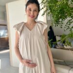 Manami Hashimoto Instagram – いつも応援して頂き有難うございます😊
私事ではございますが
この度第二子を妊娠いたしました🤰
既に安定期には入っており初夏頃に産まれてくる予定です。
第一子の時よりも胎動を激しく感じながら愛おしい毎日です。
今年4才になる息子もお腹にちゅーしてくれたり、お気に入りのおもちゃを見せにきてくれたりと、家族一同心待ちにして元気に産まれてくることを願うばかりです。
今後とも暖かく見守っていただけたら幸いです。
体調面を考慮しながらお仕事は続けていくつもりですのでどうぞ宜しくお願い致します😊