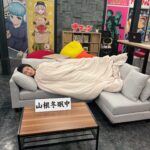 Manami Hashimoto Instagram – 先週、先々週の　#NHK #漫画家イエナガの複雑社会を超定義 
はクラウドと、睡眠でした😊みていただけましたか？睡眠の回は私も興味津々！ほんとにそんな未来が来るのかなぁ？
見逃した方はNHKプラスでぜひ☺️☺️

衣装　(睡眠)
@lanvin_en_bleu_womens

イヤリング
@threefourtime_official

靴
@dianashoespress

(クラウド)
ブラウス
@akikoogawa_collection

スカート
@snidel_official

イヤリング
@grossejapan

靴
@dianashoespress