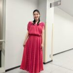 Manami Hashimoto Instagram - このあと21時から　#読売テレビ　#日本テレビ　#秘密のケンミンショー極 ‼️ 今回は広島のタコ天に迫ります🐙 原監督と筒井真理子さんと写真を撮っていただきました💓 みてねー！ それと最近の衣装たち🥰 ⭐️ケンミンショーの衣装 ワンピース @velnica_japan 靴 @katimshoes イヤリング @hiro.skyline @rhodes_showroom ⭐️青いワンピース イヤリング @ai_accessory 靴 @randa_pic
