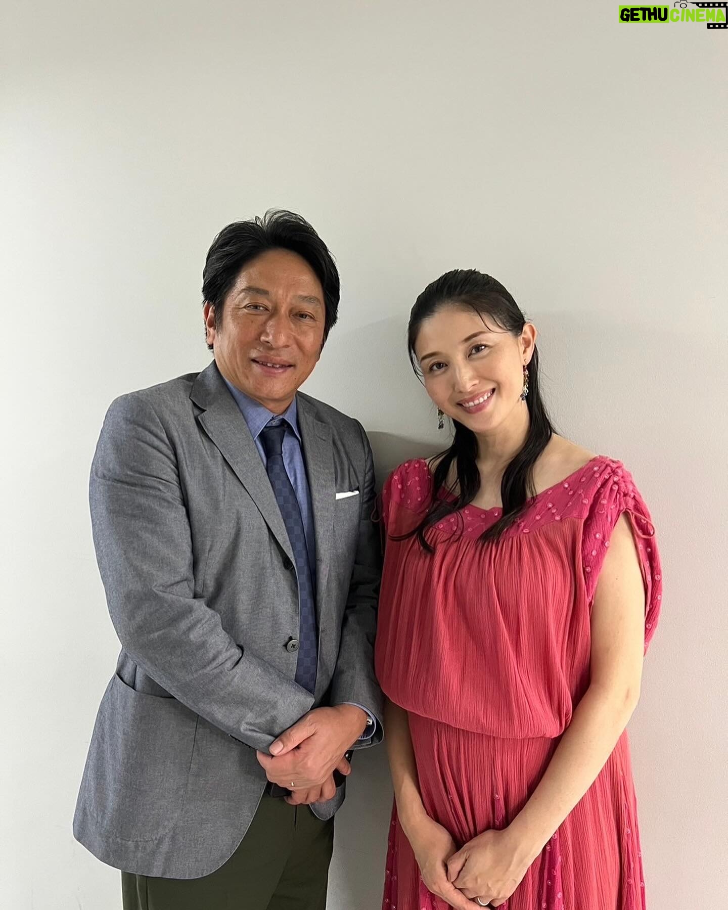 Manami Hashimoto Instagram - このあと21時から #読売テレビ #日本テレビ #秘密のケンミンショー極 ‼️ 今回は広島のタコ天に迫ります🐙 原監督と筒井真理子さんと写真を撮っていただきました💓 みてねー! それと最近の衣装たち🥰 ⭐️ケンミンショーの衣装 ワンピース @velnica_japan 靴 @katimshoes イヤリング @hiro.skyline @rhodes_showroom ⭐️青いワンピース イヤリング @ai_accessory 靴 @randa_pic