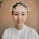 Manami Hashimoto Instagram - 年齢的にも目元のもたつきや小皺が気になってくる今日この頃💦 子育てに仕事に忙しいママにおすすめの美顔器があります💓 リフトケアといえば、ヤーマン😊 ヤーマンのEMS美顔器はハンズフリーなので手軽に目元ケア！ 装着して10分間なので無理なく続けられます。 私もやってみて目がスッキリ開く気がするよー☺️おすすめだよ🥰 #PR #ヤーマン #デザインリフト #目元ケア #目元ケア美顔器 #yaman