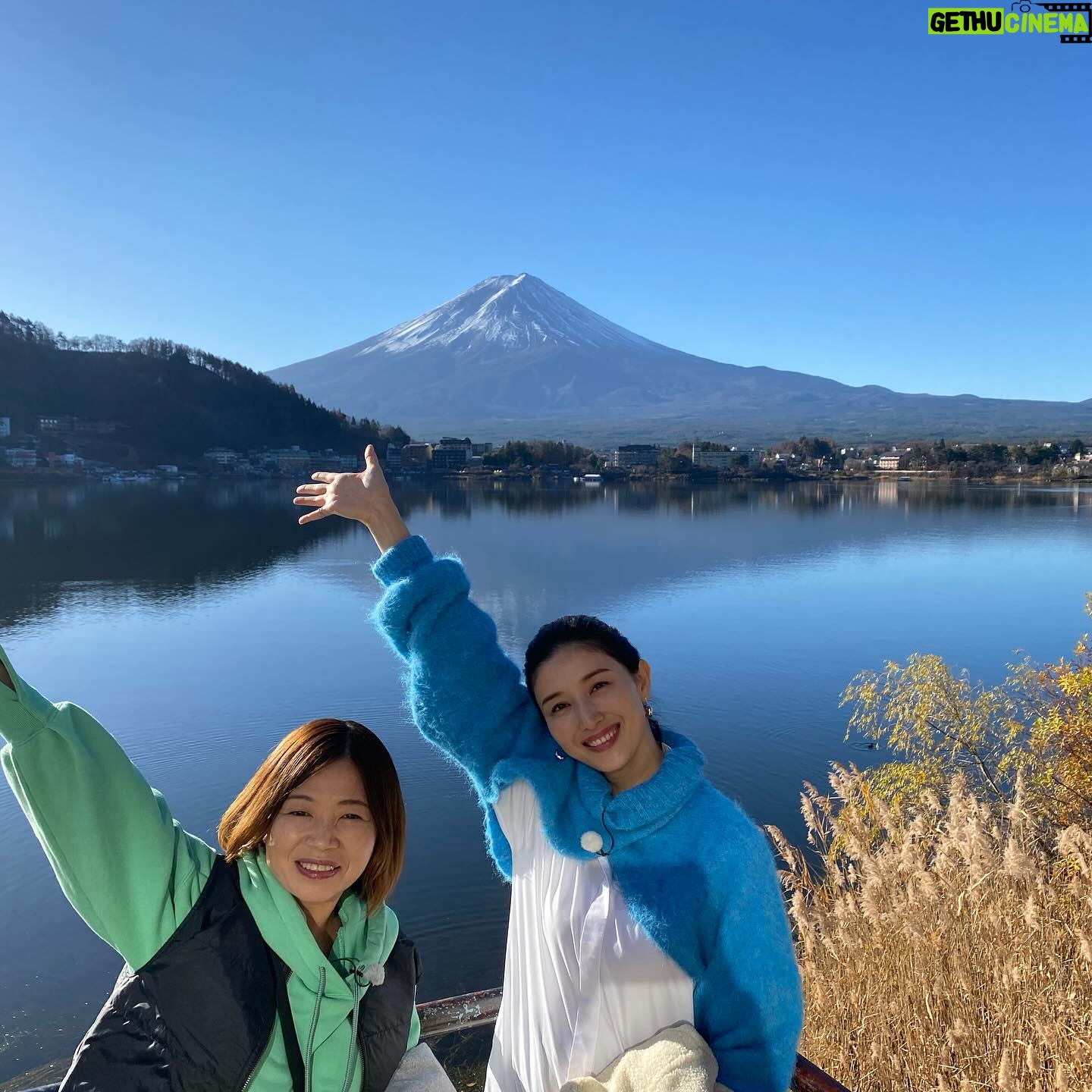 Manami Hashimoto - 8.3K Likes - このあと、6時30分♨から #テレビ東京
大久保川村の #温泉タオル集め旅
✨🗻富士見の絶景露天めぐり🗻✨
富士山がとっても綺麗で絶景露天風呂ばかりでした!果たしてタオルは集められたのか!?
ご覧ください😊
衣装
コート @wilfully_official
ボレロ j1u-by-labelleetude
ワンピ @emmi.jp
ピアス @sesari_accessory
イヤーカフ @mimi33_official
ローファー @daniella_and_gemma