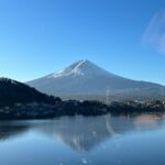 Manami Hashimoto Instagram - このあと、6時30分♨から　#テレビ東京 　大久保川村の #温泉タオル集め旅 ✨🗻富士見の絶景露天めぐり🗻✨ 富士山がとっても綺麗で絶景露天風呂ばかりでした！果たしてタオルは集められたのか！？ ご覧ください😊 衣装 コート @wilfully_official ボレロ j1u-by-labelleetude ワンピ @emmi.jp ピアス @sesari_accessory イヤーカフ @mimi33_official ローファー @daniella_and_gemma