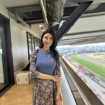 Manami Hashimoto Instagram - みんなの競馬生放送🏇 東京新聞杯は出遅れの影響だったのかマスクトディーヴァが馬群に埋もれてしまった😨残念でした😢 でも競馬はいつもドキドキ💓楽しかったわん🐕 夜はお友達と極上のお肉を食べにいきました💓 #フジテレビ　#競馬　 ワンピース @troisiemechaco イヤリング @grossejapan 靴 @dianashoespress