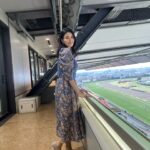 Manami Hashimoto Instagram - みんなの競馬生放送🏇 東京新聞杯は出遅れの影響だったのかマスクトディーヴァが馬群に埋もれてしまった😨残念でした😢 でも競馬はいつもドキドキ💓楽しかったわん🐕 夜はお友達と極上のお肉を食べにいきました💓 #フジテレビ　#競馬　 ワンピース @troisiemechaco イヤリング @grossejapan 靴 @dianashoespress