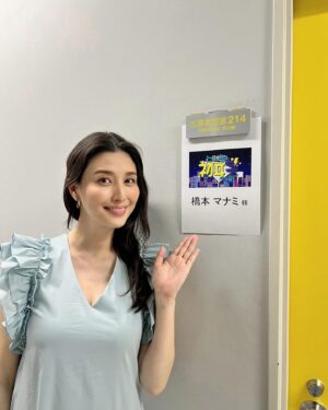 Manami Hashimoto Instagram - 今夜10時から　#TBS 系列　#初耳学　朝ドラまんぷく でもご一緒させていただいた長谷川博己さんに迫ります😊是非ご覧ください💓

ワンピ @_sov.official_
イヤーカフ @duedonne.jeweiry
リング @agu_official_ @higashiyamapr
リング @showkey2021
サンダル @alm.official