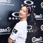 Mandy Tam Man-Huen Instagram - PHYSICS ELEVATED TO AN ART FORM❤️‍🔥 Oakley 最新 collection🤍 Sphaera ✨BiShpaera ✨Latch Panel Sphaera 我覺得令我最深刻係佢嘅輕身同舒適度，可以令你完全忘記自己戴緊！ BiSphaera 眼鏡就以 Flak️ 2.0 XL打造嘅多功能眼鏡款式👍🏻 而Latch Panel 嘅獨特側邊盾面設計 可抵抗邊緣嘅強光✨令佩戴者更專心於眼前嘅運動🏃🏼‍♀️ 3款新眼鏡都用專利Prizm™️鏡片技術 備有不同鏡片包括偏光及變色鏡選擇🥰 同我一齊去Oakley揀一副 又靚又適合自己運動嘅眼鏡啦🏃🏼‍♀️💗💗💓 #OakleyHK @Oakley #OakleySphaera #OakleyBiShpaera #OakleyLatchPanel #Cam2Sport @Cam2Sport