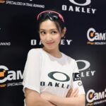 Mandy Tam Man-Huen Instagram - PHYSICS ELEVATED TO AN ART FORM❤️‍🔥 Oakley 最新 collection🤍 Sphaera ✨BiShpaera ✨Latch Panel Sphaera 我覺得令我最深刻係佢嘅輕身同舒適度，可以令你完全忘記自己戴緊！ BiSphaera 眼鏡就以 Flak️ 2.0 XL打造嘅多功能眼鏡款式👍🏻 而Latch Panel 嘅獨特側邊盾面設計 可抵抗邊緣嘅強光✨令佩戴者更專心於眼前嘅運動🏃🏼‍♀️ 3款新眼鏡都用專利Prizm™️鏡片技術 備有不同鏡片包括偏光及變色鏡選擇🥰 同我一齊去Oakley揀一副 又靚又適合自己運動嘅眼鏡啦🏃🏼‍♀️💗💗💓 #OakleyHK @Oakley #OakleySphaera #OakleyBiShpaera #OakleyLatchPanel #Cam2Sport @Cam2Sport
