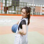 Mandy Tam Man-Huen Instagram - 籃球是最高です😂😂🫶🏻🫶🏻⛹🏻‍♀️✨💗💗💗 📸 @wesleyfion 最高です😎🤘🏻🤍