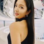 Mandy Tam Man-Huen Instagram - 整晚的感覺就是 世界上有電影實在太好了 要很努力成為更好更好的演員🤍 Dress @stellamccartney #stellamccartney #stellamccartneyhk Jewellery @bulgari Stylist @june___chow Hair @chrischenghair Makeup @zoefan Nails @nailart_jasmine