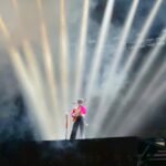 Mandy Tam Man-Huen Instagram - 很常在夜跑的時候聽大人中 每次聽到 抬起頭才發現 流眼泪的星星正在看着我 他說 加油 讓我為你 感到光榮 都會抬頭看着夜空不自覺地眼框就紅了 常常認為音樂就是會連繫人們的心與其產生共嗚 你的音樂就是這樣吧 整晚一次又一次的感動 好像過了四季有晴天也有雨天 可是你的音樂都會陪伴着在身邊 謝謝這個閃閃發亮又溫暖的你🤍 @captain.lu #心情200萬分好🥺✨ #YEAHHHHHHHHHHHHHHHH #籃球與籃框的比喻也沒有很錯啦～