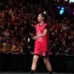 Mandy Tam Man-Huen Instagram - 係琴日嘅球場上面 有唔識打波同識打波嘅人 但係個重點就係！ 大家都依然咁認真咁投入成個比賽 睇住兩隊無論邊個入波我都覺得好型 係個場側邊嗌到聲沙力竭🙀 最後仲同 @gigiicheung @sabrinasa 睇到眼濕濕🥺 我相信呢個就係籃球嘅吸引之處 我亦相信大家都感受到琴日嘅個份熱血 以前中學打波嘅時候好鍾意用呢四個字 「搏盡無悔」 係琴日我再次感受到呢四個字嘅力量 多謝 @cr881903 同所有球員特別係歌星勇士隊俾我享受左一場咁熱血嘅籃球比賽🏀🙏🏻❤️ #903allstar籃球賽 #我愛籃球 #我愛歌星勇士隊 #2號係我嘅幸運數字琴日我有兩個2號💕💪🏻