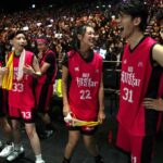 Mandy Tam Man-Huen Instagram - 係琴日嘅球場上面 有唔識打波同識打波嘅人 但係個重點就係！ 大家都依然咁認真咁投入成個比賽 睇住兩隊無論邊個入波我都覺得好型 係個場側邊嗌到聲沙力竭🙀 最後仲同 @gigiicheung @sabrinasa 睇到眼濕濕🥺 我相信呢個就係籃球嘅吸引之處 我亦相信大家都感受到琴日嘅個份熱血 以前中學打波嘅時候好鍾意用呢四個字 「搏盡無悔」 係琴日我再次感受到呢四個字嘅力量 多謝 @cr881903 同所有球員特別係歌星勇士隊俾我享受左一場咁熱血嘅籃球比賽🏀🙏🏻❤️ #903allstar籃球賽 #我愛籃球 #我愛歌星勇士隊 #2號係我嘅幸運數字琴日我有兩個2號💕💪🏻