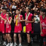 Mandy Tam Man-Huen Instagram - 係琴日嘅球場上面 有唔識打波同識打波嘅人 但係個重點就係！ 大家都依然咁認真咁投入成個比賽 睇住兩隊無論邊個入波我都覺得好型 係個場側邊嗌到聲沙力竭🙀 最後仲同 @gigiicheung @sabrinasa 睇到眼濕濕🥺 我相信呢個就係籃球嘅吸引之處 我亦相信大家都感受到琴日嘅個份熱血 以前中學打波嘅時候好鍾意用呢四個字 「搏盡無悔」 係琴日我再次感受到呢四個字嘅力量 多謝 @cr881903 同所有球員特別係歌星勇士隊俾我享受左一場咁熱血嘅籃球比賽🏀🙏🏻❤️ #903allstar籃球賽 #我愛籃球 #我愛歌星勇士隊 #2號係我嘅幸運數字琴日我有兩個2號💕💪🏻