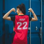 Mandy Tam Man-Huen Instagram - 係琴日嘅球場上面 有唔識打波同識打波嘅人 但係個重點就係！ 大家都依然咁認真咁投入成個比賽 睇住兩隊無論邊個入波我都覺得好型 係個場側邊嗌到聲沙力竭🙀 最後仲同 @gigiicheung @sabrinasa 睇到眼濕濕🥺 我相信呢個就係籃球嘅吸引之處 我亦相信大家都感受到琴日嘅個份熱血 以前中學打波嘅時候好鍾意用呢四個字 「搏盡無悔」 係琴日我再次感受到呢四個字嘅力量 多謝 @cr881903 同所有球員特別係歌星勇士隊俾我享受左一場咁熱血嘅籃球比賽🏀🙏🏻❤️ #903allstar籃球賽 #我愛籃球 #我愛歌星勇士隊 #2號係我嘅幸運數字琴日我有兩個2號💕💪🏻