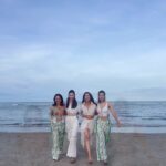 Maneerat Kam-Uan Instagram - 👭👭