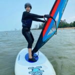 Maneerat Kam-Uan Instagram - ลองดู #windsurfing เป็นกีฬาที่ท้าทาย ความแข็งของทุกส่วน โดยเฉพาะ หัวไหล่ เท่ห์ แต่กำลังเรายังไม่ถึงในตอนนี้… ⛵️⛵️