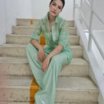 Maneerat Kam-Uan Instagram – งานเปิดละคร “จนกว่าจะได้รักกัน” ธีมเป็นทะเล ชั้นเป็นน้ำทะเลที่กระทบแสงแดด 😄 ได้มิ๊?
@vickteerutofficial