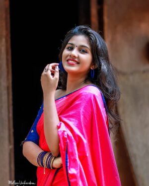 Maneesha Mahesh Instagram - ⚡🌸✨#lookgoodfeelgood#instagood#model#keralamodels#howisit#photography#lookforachange#loveyourself#actress#serialactress✨ #padathapainkili click:@midhun_vaikundam @aperture_kid99
