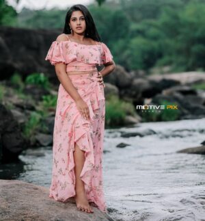 Maneesha Mahesh Instagram - Be your own kind of beautiful ❣#actress #Asianet click @motive_pix_studio
