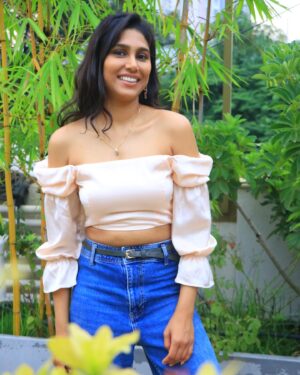 Manisha Yadav Instagram - 🙋‍♀️… hey there how you doing ??..🧡

📸: @ravivarma.venkatesan @parama_the_creator 
@teamaimpro 
.
.
.
#tuesdayvibes #tuesdaymotivation