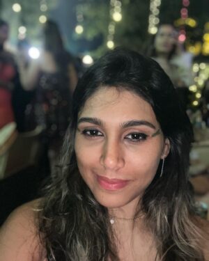 Manisha Yadav Instagram - Merry Christmas 🎄 🎅🧑‍🎄🥂🤶 !!! From mine to yours 💕Hope your celebrations are going good.. 

#caretoshare #joyandhope

@the_unapologetic_foodiee @vivekgeorgepolio @var.jain