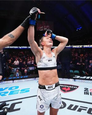 Manon Fiorot Instagram - VICTORY 💥
7 win streak in UFC 
Give me my title shot ! 

Merci à tous pour le soutien 
Merci à ma team ❤️❤️