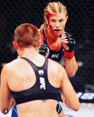 Manon Fiorot Instagram - 🇫🇷 Je ne suis pas prête d’oublier ce combat. Merci au public français et aux Niçois 🔴⚫️ qui ont fait le déplacement, cette victoire c’est la nôtre 👊 Je tiens à remercier @rosenamajunas d’avoir accepté ce combat. J’ai une grosse pensée pour toute mon équipe et ma famille ❤️ Maintenant, il est temps de passer aux choses sérieuses. Peu importe qui, peu importe quand, je suis prête pour aller chercher ma ceinture. 🥇

🇺🇸 🇫🇷 I'm not ready to forget this fight. Thank you to the French public and the people of Nice 🔴⚫️ who made the trip, this victory is ours 👊 I would like to thank @rosenamajunas for accepting this fight. I have a big thought for my whole team and my family ❤️ Now it’s time to get down to business. No matter who, no matter when, I'm ready to go get my belt. 🥇

@ufcfra @ufceurope @ufc @boxingsquad @maccabinice
