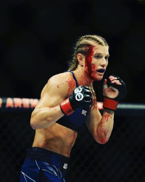Manon Fiorot Instagram - 🇫🇷 Je ne suis pas prête d’oublier ce combat. Merci au public français et aux Niçois 🔴⚫️ qui ont fait le déplacement, cette victoire c’est la nôtre 👊 Je tiens à remercier @rosenamajunas d’avoir accepté ce combat. J’ai une grosse pensée pour toute mon équipe et ma famille ❤️ Maintenant, il est temps de passer aux choses sérieuses. Peu importe qui, peu importe quand, je suis prête pour aller chercher ma ceinture. 🥇

🇺🇸 🇫🇷 I'm not ready to forget this fight. Thank you to the French public and the people of Nice 🔴⚫️ who made the trip, this victory is ours 👊 I would like to thank @rosenamajunas for accepting this fight. I have a big thought for my whole team and my family ❤️ Now it’s time to get down to business. No matter who, no matter when, I'm ready to go get my belt. 🥇

@ufcfra @ufceurope @ufc @boxingsquad @maccabinice