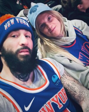 Manon Fiorot Instagram - Part 2 NEw York city 🇺🇸😍
Chill in Central Park 🐿️ , 
New York by night 🇺🇸 ,
I love this game 🏀, 
Best in buisines @arielhelwani MMA Hour 🎙️
I’m big fan of @naomiosaka ✌️ 
The Lion King to Broadway 🦁
Statue of Liberty 🗽