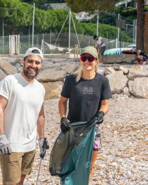 Manon Fiorot Instagram - 🚫🌊 Ne rien jeter tout part à la mer 
Saviez-vous qu’un seul mégot peut polluer jusqu’à 500 litres d’eau ?
Je suis contente d’avoir pu mener cette action sur la plage de @villedevillefranchesurmer avec  @paddlecleaner ♻️

I’m glad to help shape a better world! 
Thanks @vechainofficial_ and @cleanify_vet for proving that every action counts. Join us: https://cleanify.vet

#CleanUpChallenge
#EarthCleanup
@VeChainFam