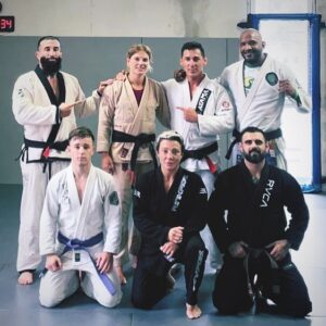 Manon Fiorot Instagram - 🙌🥋 Tellement contente et fière d’avoir reçu aujourd’hui ma ceinture noire de JJB.
Un grand merci à @jeanrobertmonier pour son temps et son investissement quotidien, ainsi qu'à toutes les personnes qui m’ont permise d’arriver jusqu’ici. 
Merci à @samueljjb , à mon équipe et à mon coach et chéri @aldriccassata ❤️ d’avoir été présents 😁