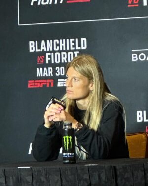 Manon Fiorot Instagram - Fight week part 1 ✍️🎤📹👊✅