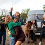 Manon Azem Instagram - Faut il vraiment tout dire ? Ça se voit non ? Qu’on est heureux et qu’on s’aime DETOX SUR NETFLIX