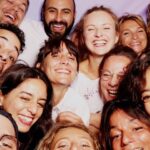 Manon Azem Instagram - Faut il vraiment tout dire ? Ça se voit non ? Qu’on est heureux et qu’on s’aime DETOX SUR NETFLIX