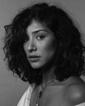 Manon Azem Instagram - Le dernière fois que je me suis coupé les cheveux, j’avais 8 ans et j’avais des poux.  Mais ça c’était avant. 📸@victorgueret ✂️@k.pillator
