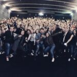 Manon Azem Instagram – À yé ça commence!!!!! 1er jour#GangsterdamTour  Tellement impressionnant😍 merci pour votre accueil … suis choquée !!!!
#gangsterdamlefilm