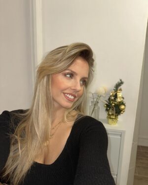 Manon Quadratus Instagram - Joyeux Noël à vous 🎄💚
 
Noël n’a plus la même saveur depuis quelques années, mais cette année j’ai voulu malgré tout reprendre goût à cette magie, un petit make up, une jolie table et surtout un repas à n’en plus finir alors qu’on était que 3 (preuve en vidéo) 😂 

Je vous épargne les photos de ma mère, Leatoune & moi après un bon repas et surtout beaucoup de 🍷 😂 

Joyeux Noël à tous, et une pensée à tous ceux qui ont perdu un être cher ou qui sont seuls pour les fêtes 🤍 

#christmas #noel2023