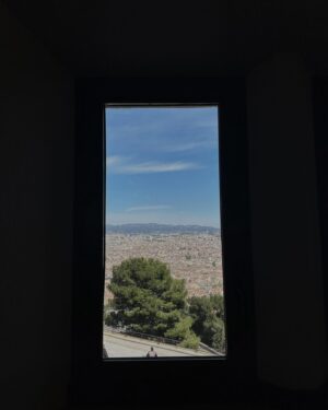Manon Quadratus Instagram - 1: Survoler la vallée de rois 
2: Le look que vous avez adoré 
3: Le retour des apéros sur la plage 
4: Cette vue sur Marseille 
5: J’ai fait un browlift 
6: Baby Mama 🤰 
7: Restau en famille 
8: Le trio 

#photodump #ootd #look #ootdfashion