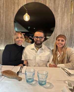 Manon Quadratus Instagram - 1: Survoler la vallée de rois 
2: Le look que vous avez adoré 
3: Le retour des apéros sur la plage 
4: Cette vue sur Marseille 
5: J’ai fait un browlift 
6: Baby Mama 🤰 
7: Restau en famille 
8: Le trio 

#photodump #ootd #look #ootdfashion