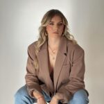 Manon Quadratus Instagram - Vous l’avez tellement aimé cette photo, que je me suis sentie obligée de la poster 🙊 La c’est une photo volée pendant le shoot, bientôt je vous partagerais le résultat final 😍 #look #shoot #ootdfashion #shootingday #shooting